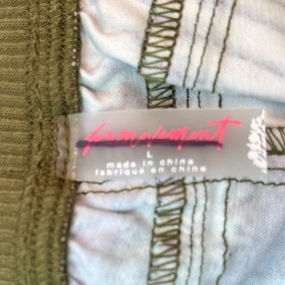 NWOT Free People Movement - patterned cargo shorts - size large - Picture 3 of 8